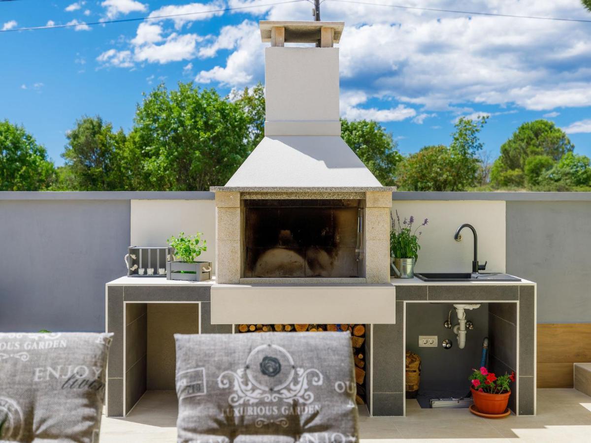 Holiday Home Laura By Interhome Pula Exterior foto